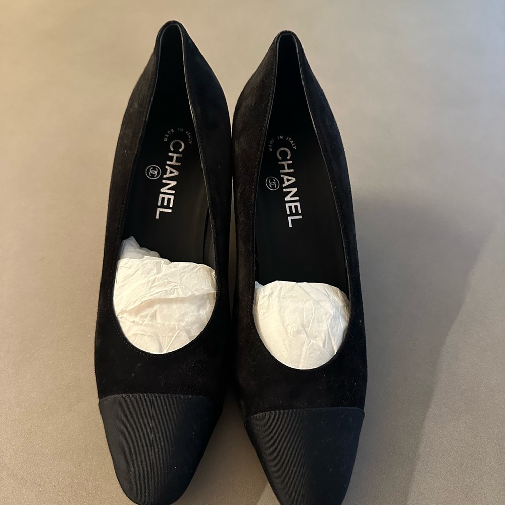 CHANEL Black Heels Classic Elegance